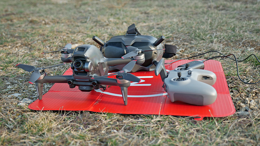 Drone DJI FPV pour une immersion de vol vraiment totale avec casque de  réalité virtuelle